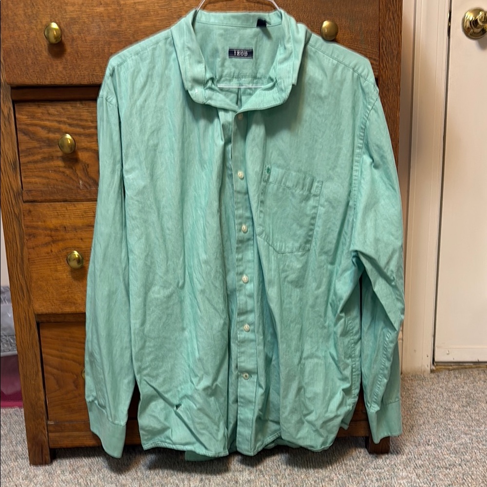 GUC Men’s Izod Light Green Button-Up Shirt